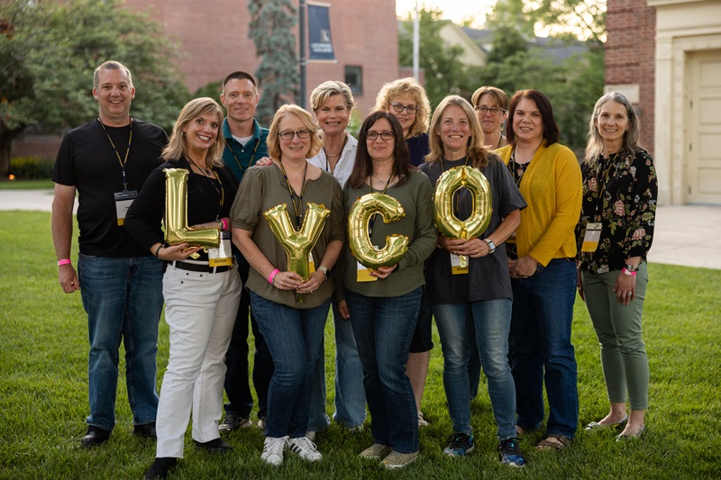 Group photo with Lyco balloons